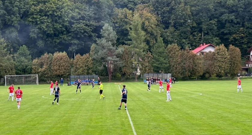 MRKS Czechowice-Dziedzice pokonuje Stal-Śrubiarnię Żywiec w przekonującym stylu.