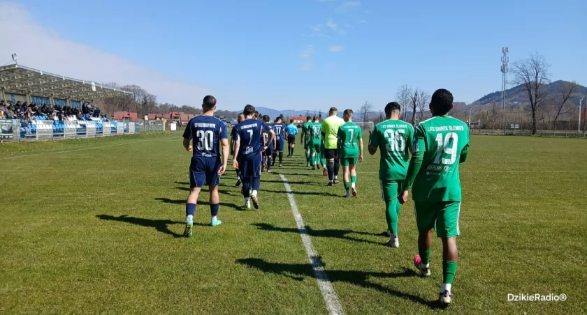 Emocjonujący mecz Smreka Ślemień z Victorią Hażlach.