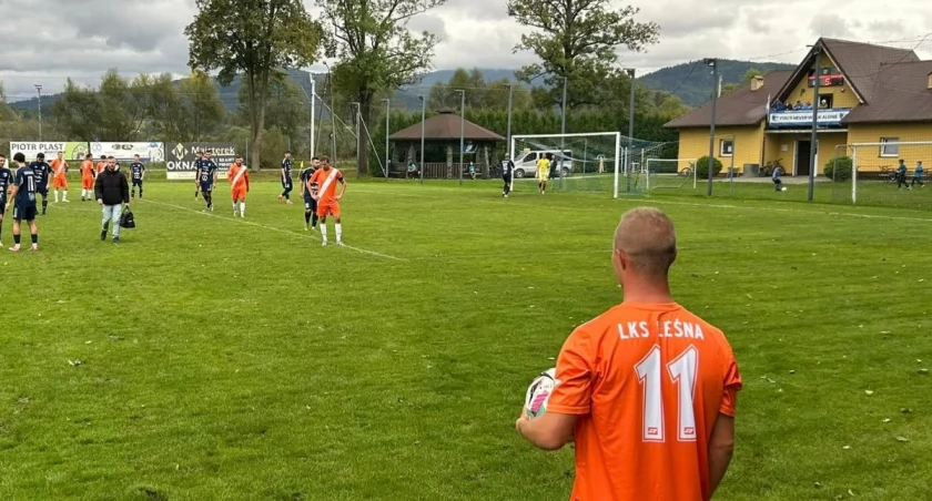 Podział punktów w meczu Victoria Hażlach kontra LKS Leśna.