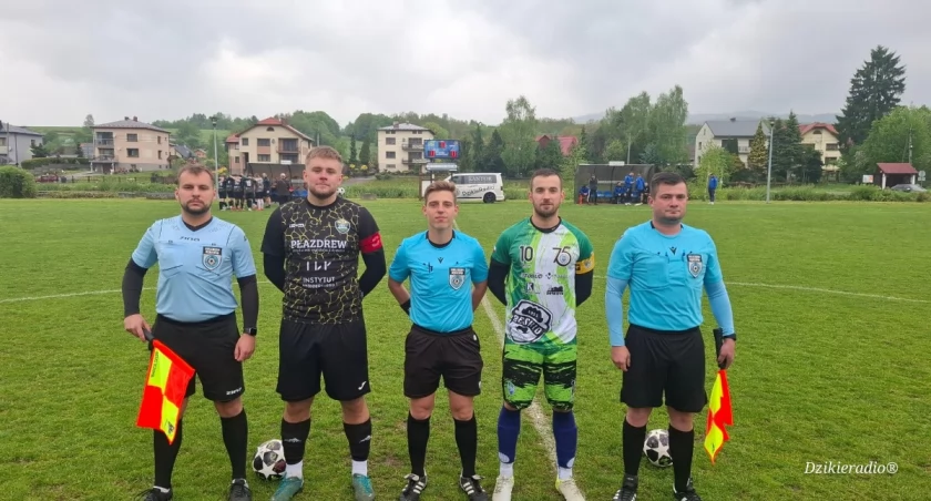 Pełen zwrotów akcji mecz w Gilowicach Beskid pokonał LKS Sopotnia 