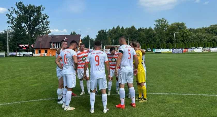 Podhalanka Milówka zwycięża w emocjonującym meczu z LKS Leśna.