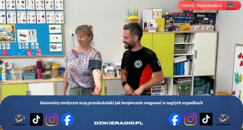 Ratownicy medyczni uczą przedszkolaki jak bezpiecznie reagować w nagłych wypadkach