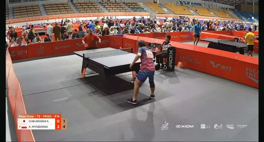 Adrian Myszewski zdobywa medal na mistrzostwach świata w tenisie stołowym w Gangneung.