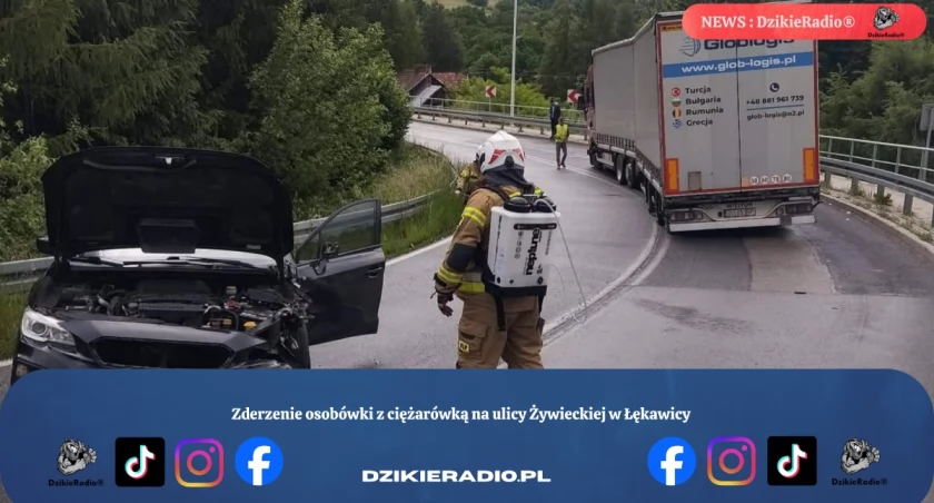 Zderzenie osobówki z ciężarówką na ulicy Żywieckiej w Łękawicy