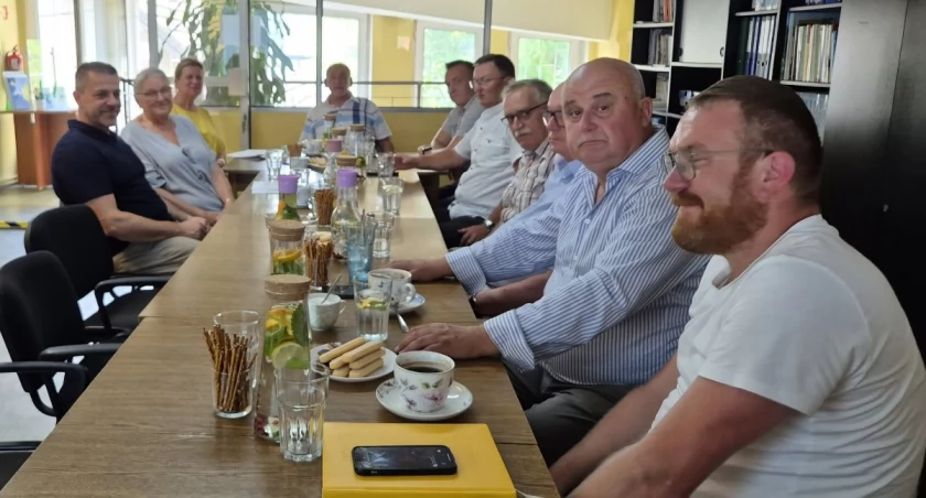 Posiedzenie Powiatowej Rady Rynku Pracy w Żywcu podsumowuje lokalne wyzwania zatrudnienia