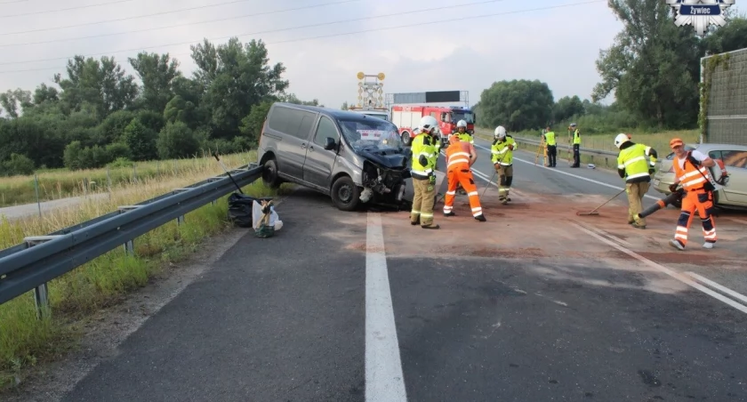 Wypadek na S1 w Żywcu Zderzyły się trzy pojazdy dwie osoby ranne