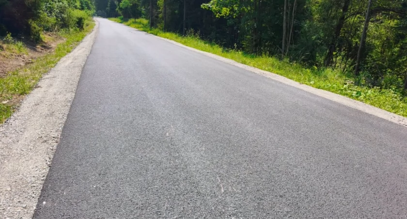 Zakończono remont ważnego odcinka drogi w Rycerce Górnej poprawiając komfort jazdy