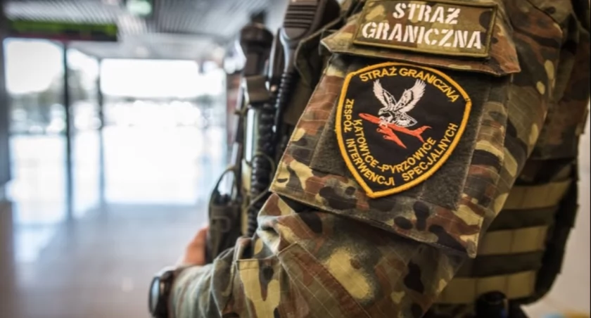 Bombowa groźba na lotnisku Katowice-Pyrzowice zakończyła się mandatem