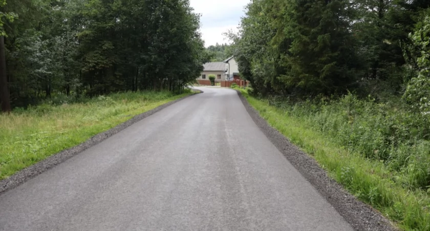 Zakończono remont drogi powiatowej Stryszawa Roztoki Polanki z nową nawierzchnią