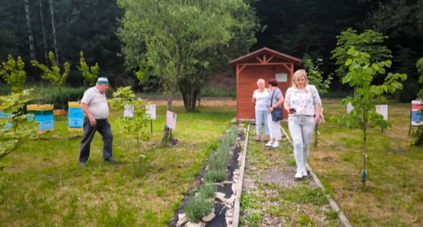 Integracyjne spotkanie pszczelarzy w Kocierzu Rychwałdzkim wzmacnia lokalną społeczność