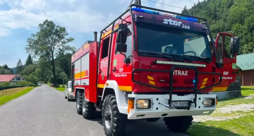 Pożar sadzy w kominie w Sopotni Wielkiej zatrzymany przez strażaków