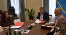Nowy autobus dla Środowiskowego Domu Samopomocy w Pewli Wielkiej zwiększy mobilność podopiecznych