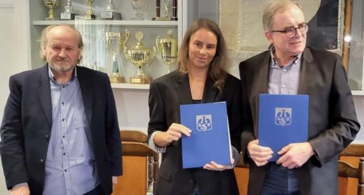 Magda Linette nadal w AZS-ie Poznań. Zmiana trenera i 
