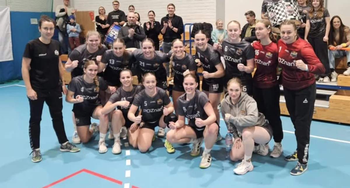 Radość piłkarek ręcznych Pyrki Poznań. 
