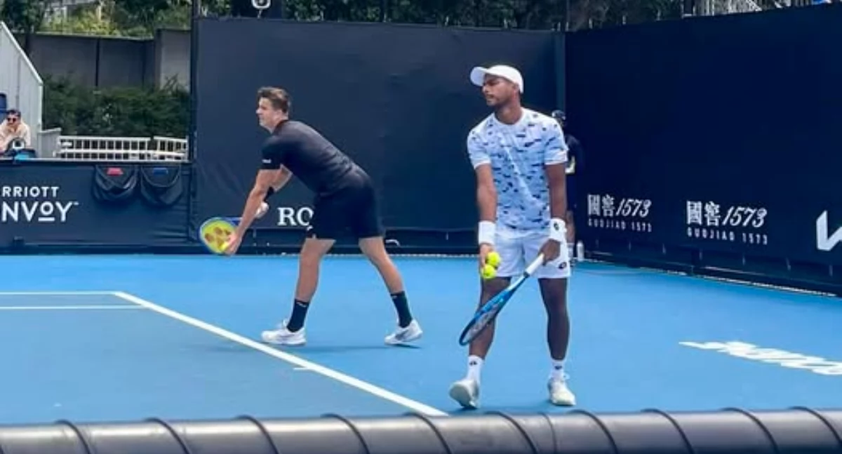 Australian Open: debiut Drzewieckiego, Linette dograla debla