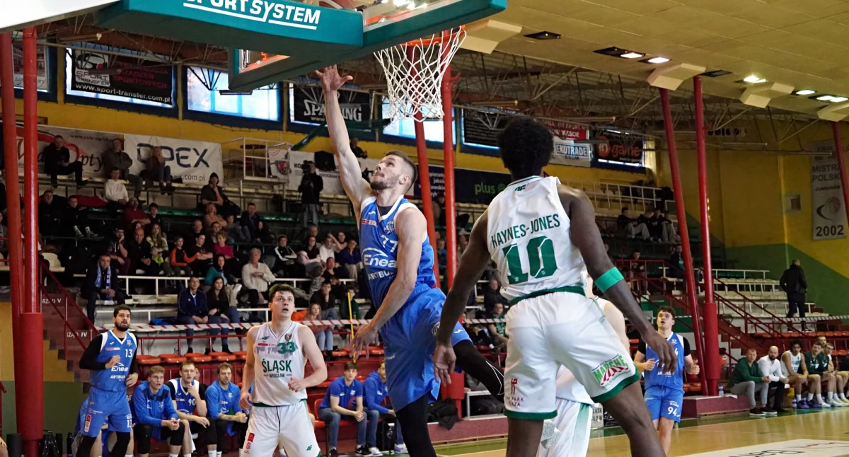 Cztery wygrane kwarty, Basket zdobywa trudny teren!