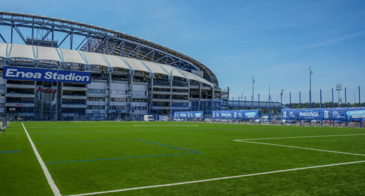 Boisko przy Enea Stadionie gotowe. Kolejny etap to montaż oświetlenia