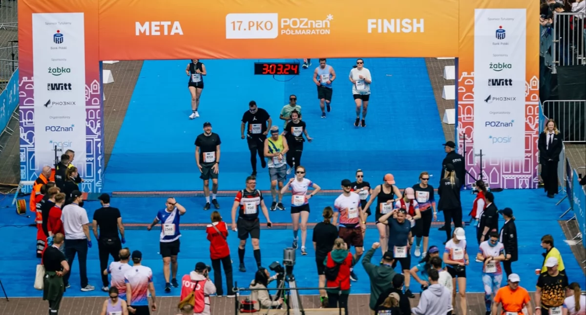 To był czysty PKO Poznań Półmaraton. Podano statystyki, najstarszy biegacz miał 82 lata