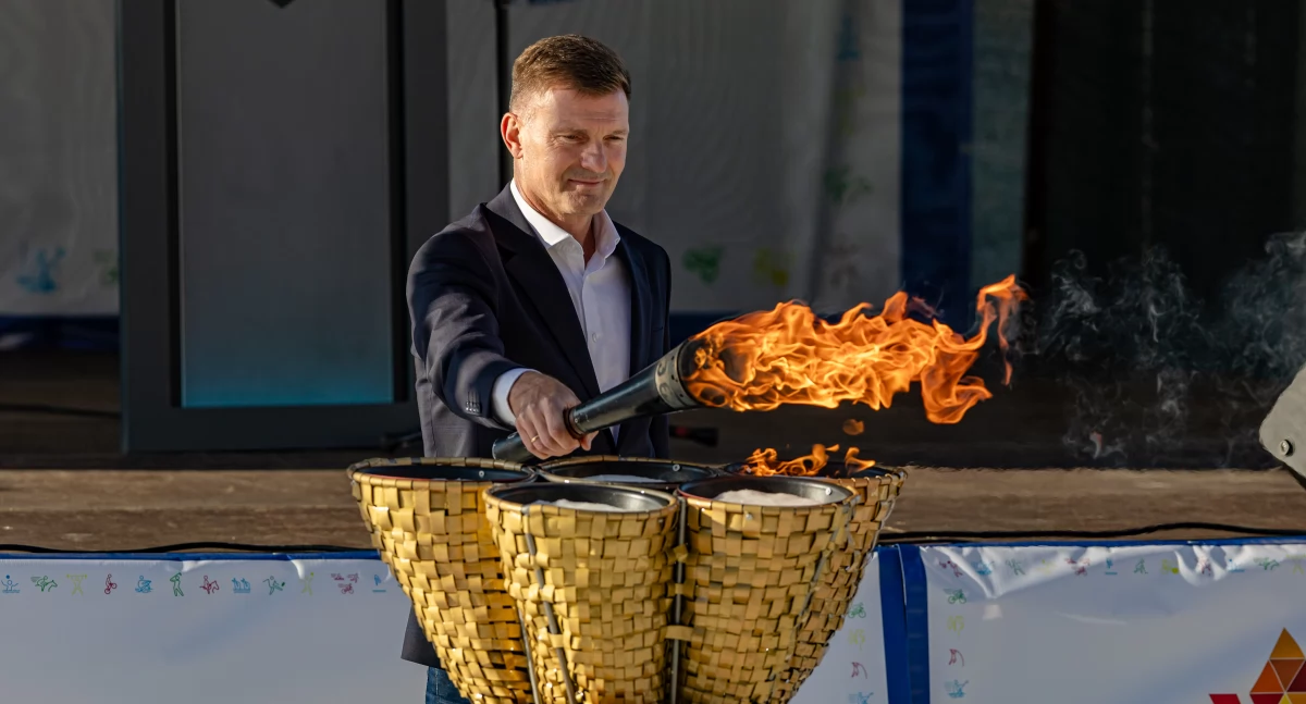 OOM oficjalnie otwarta. Efektowna sztafeta z ogniem, Marszałek tańczył z uczestnikami GALERIA