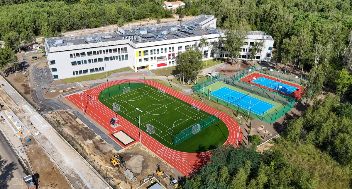 Infrastruktura sportowa robi wrażenie. Nowa szkoła na Strzeszynie prawie gotowa    GALERIA