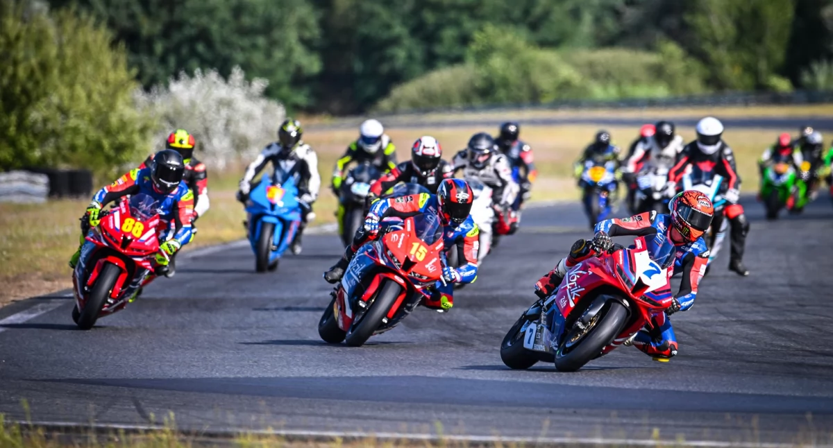 Nastoletni Molik i Pawelec zdominowali 3. rundę Wyścigowych Motocyklowych MP   GALERIA