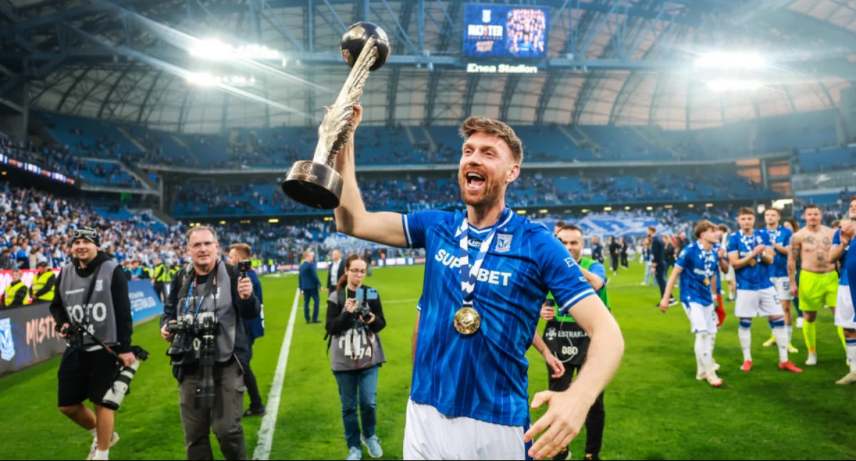 Bartosz Salamon nie jest już piłkarzem Lecha Poznań. Defensywa w sporych tarapatach