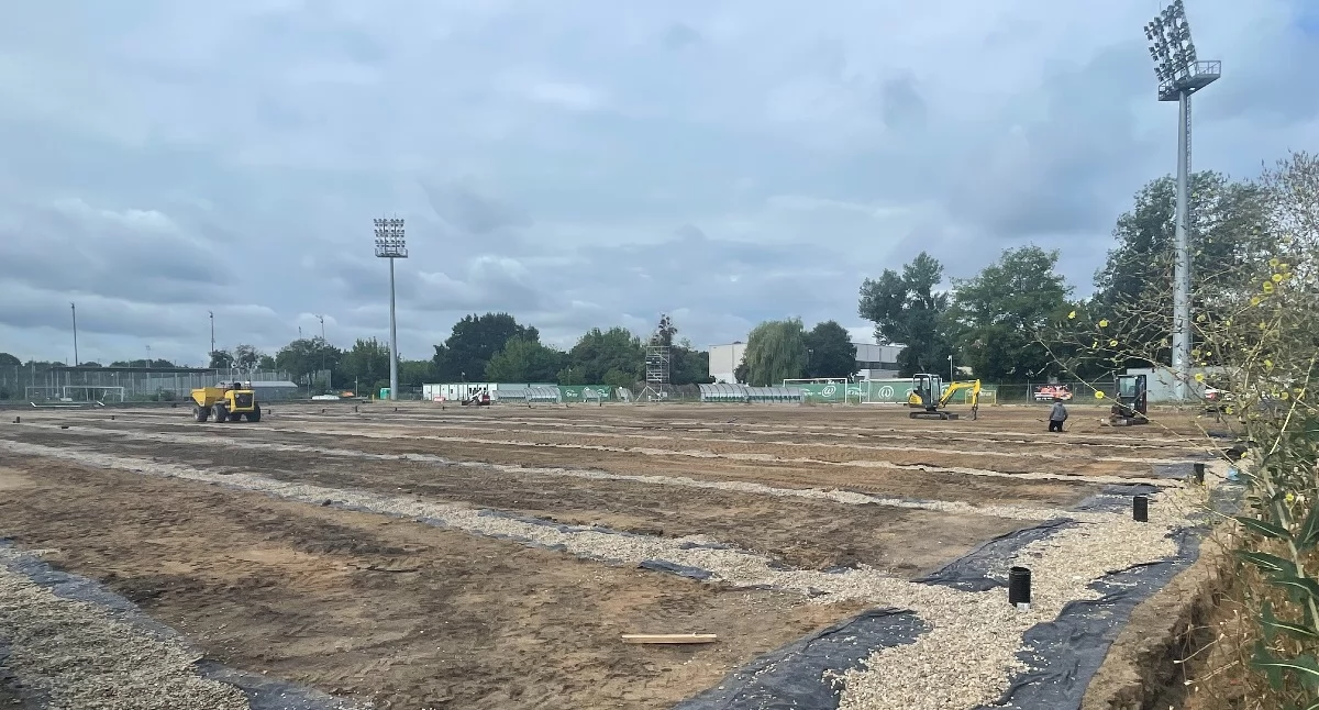 Ogródek już z drenażem. Przy Drodze Dębińskiej rozpoczął się kolejny etap prac GALERIA