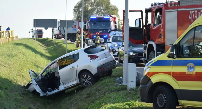 Dwa wypadki w tym samym czasie. Po dwóch stronach powiatu