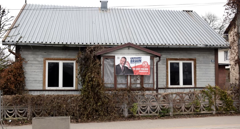 Kto zdejmie baner Brauna?