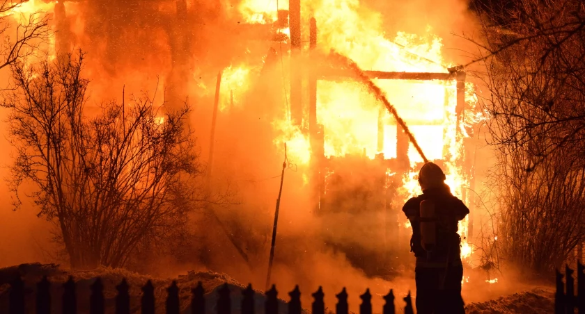Pożar w Nurcu Stacji. 12 osób straciło dach nad głową