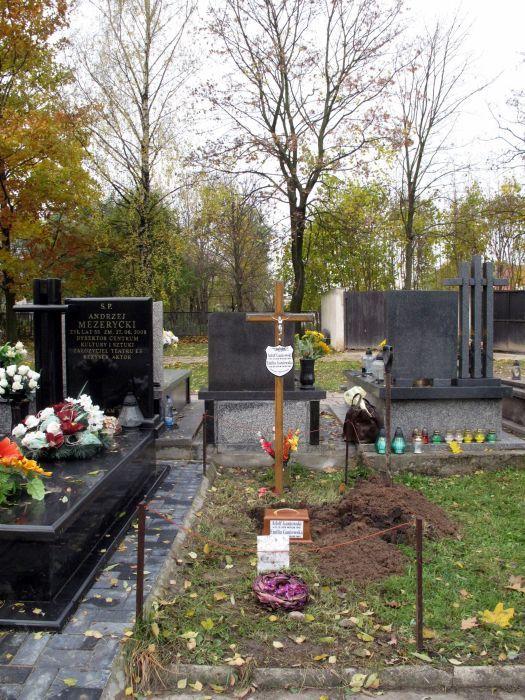 Symboliczny grób