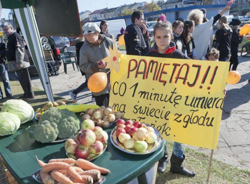 Zamiast wyrzucać, podziel się z potrzebującymi!