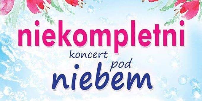 Niekompletni przy fontannie