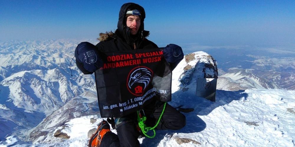 Żandarmi zdobyli Elbrus