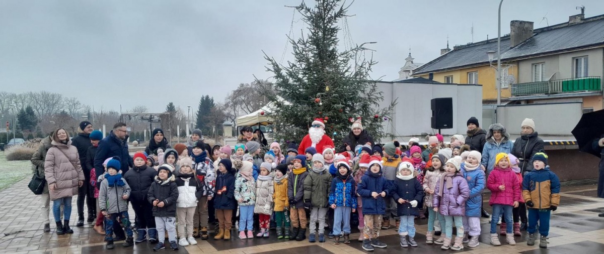 Na rynku w Mordach lśni tysiącami lampek