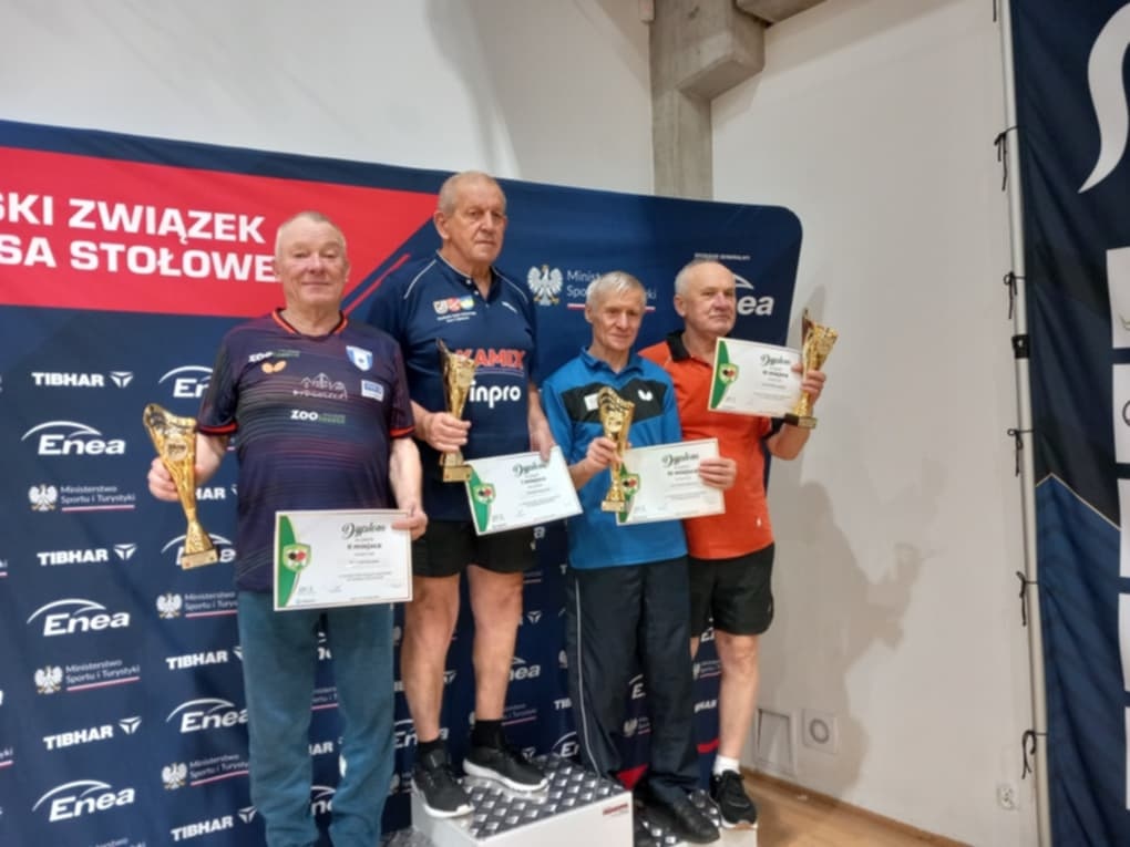 Jerzy Głuchowski z podium nie schodzi
