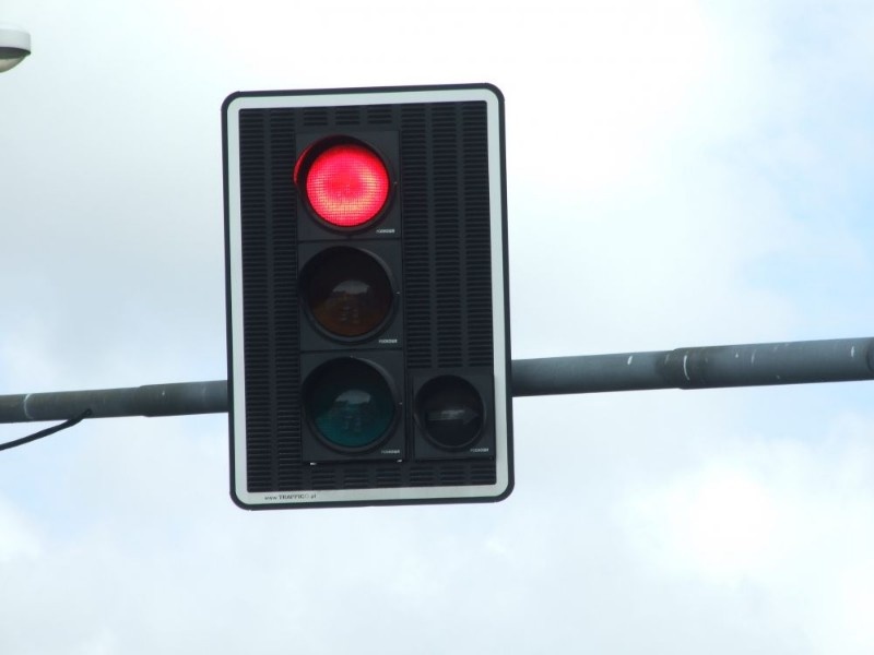 Będą sygnalizacje świetlne przy szkołach w Strzale i Nowych Iganiach