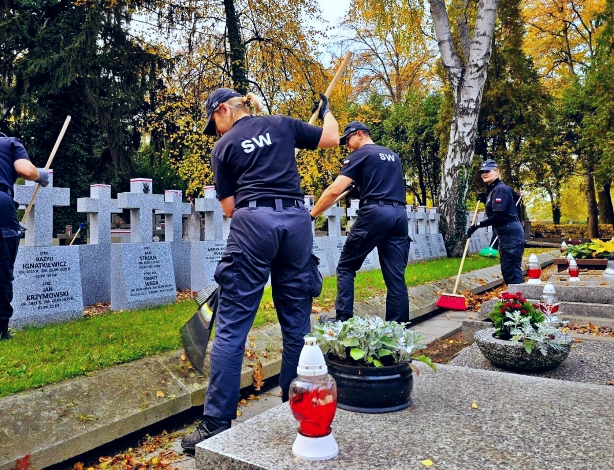 Przed Zaduszkami pamiętali o powstańcach