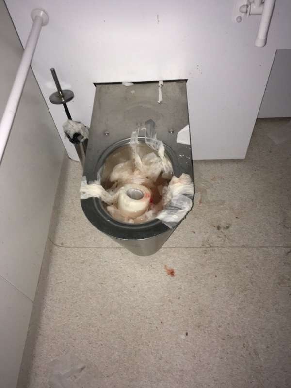 Wandalom przeszkadzał przewijak dla maluszków
