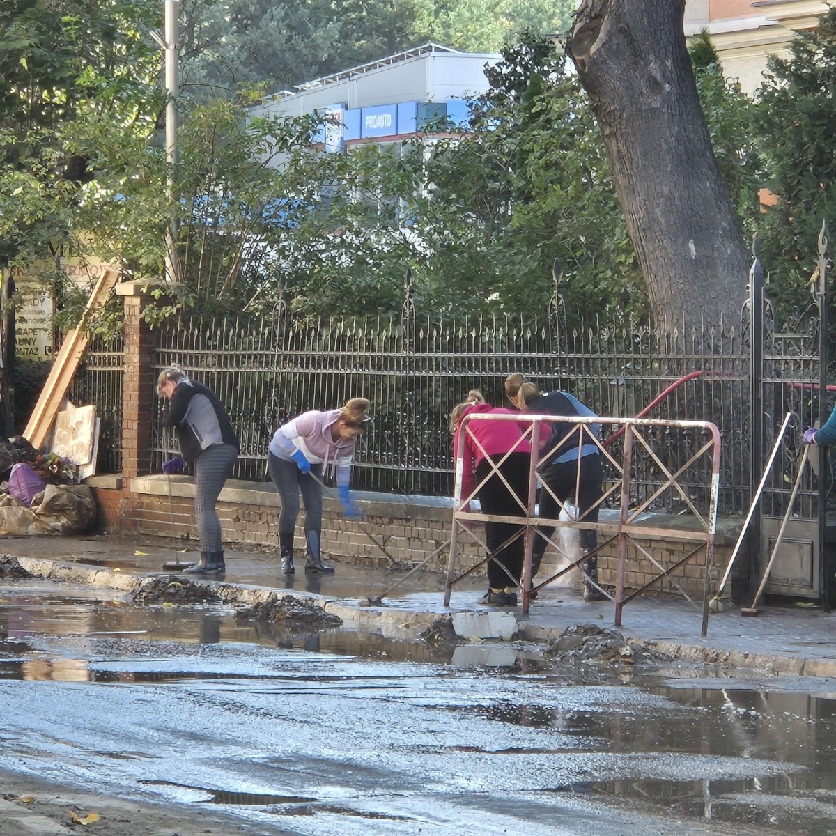 Caritas szuka chętnych do fizycznej pomocy powodzianom