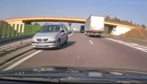 Jechał pod prąd na ekspresówce S17 (film)