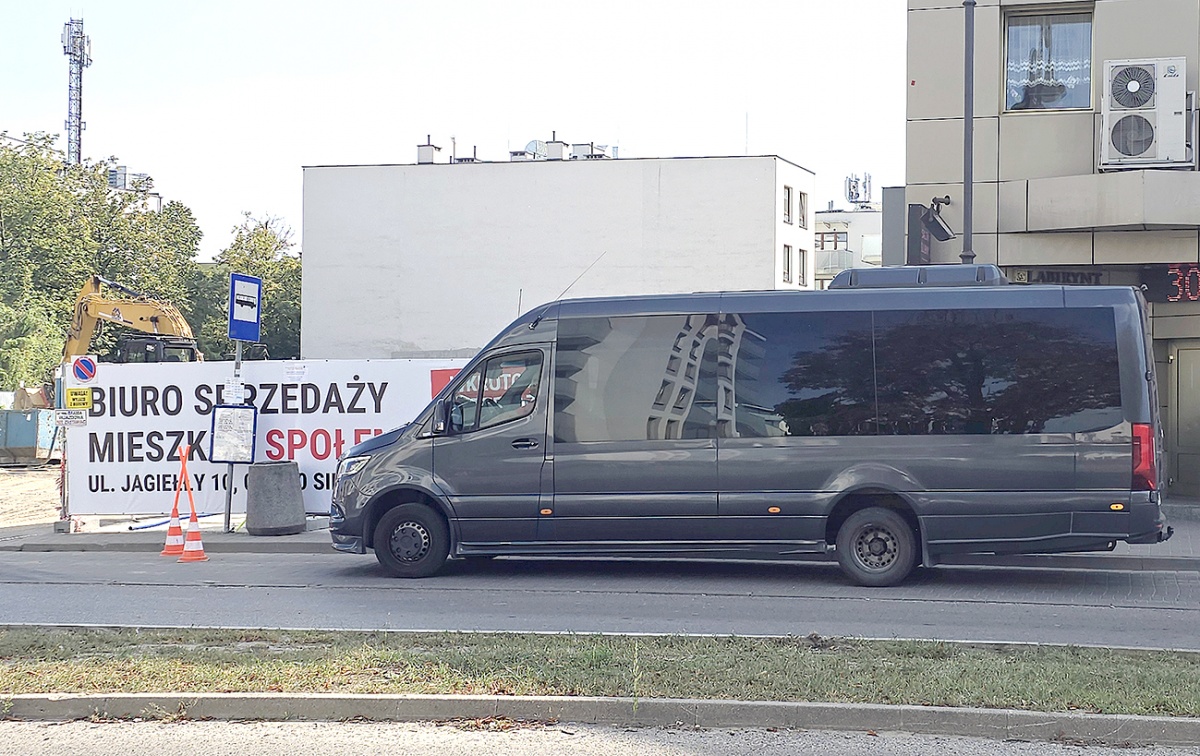 Czy miasto naprawdę chce powiedzieć setkom pasażerów dziennie: Idźcie do Centrum Przesiadkowego?