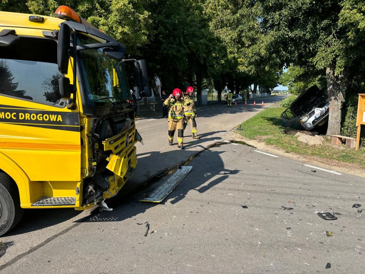 W Siedliskach autolaweta zderzyła się z osobówką