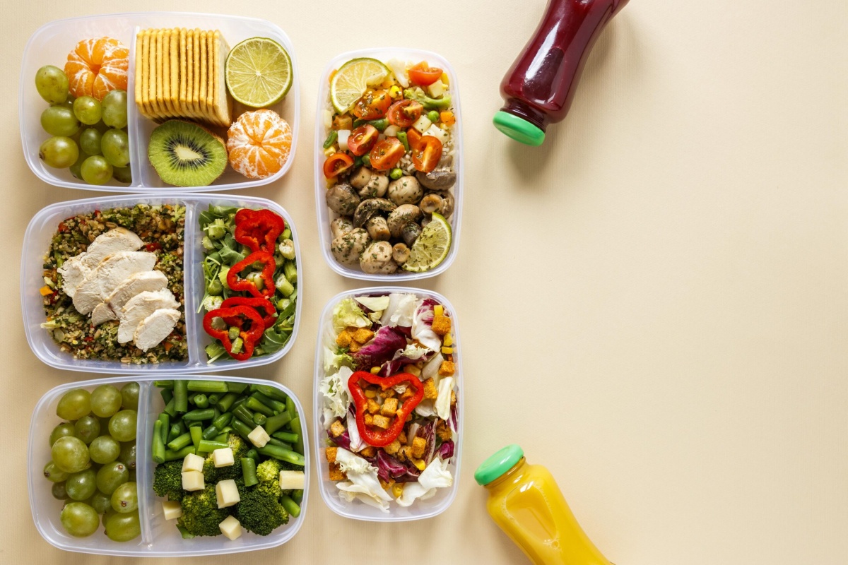 Catering dietetyczny w Warszawie – po czym poznasz oferty godne uwagi? Te cechy są kluczowe