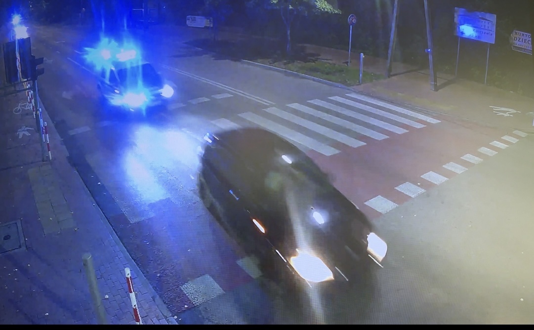 Siedlce: Szalony pościg za kierowcą BMW. Staranował dwa radiowozy i ranił policjanta