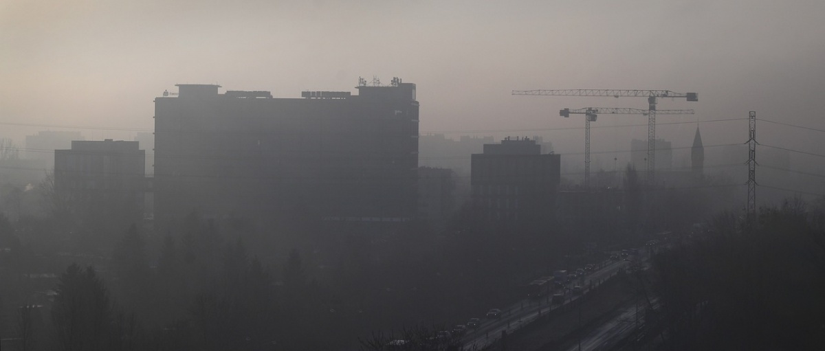 W miastach uciążliwy jest nie tylko upał. Uważaj na smog ozonowy