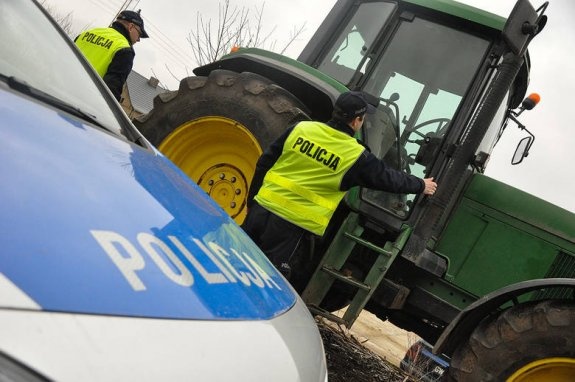 Ukradł ciągnik i pojechał nim na zakupy