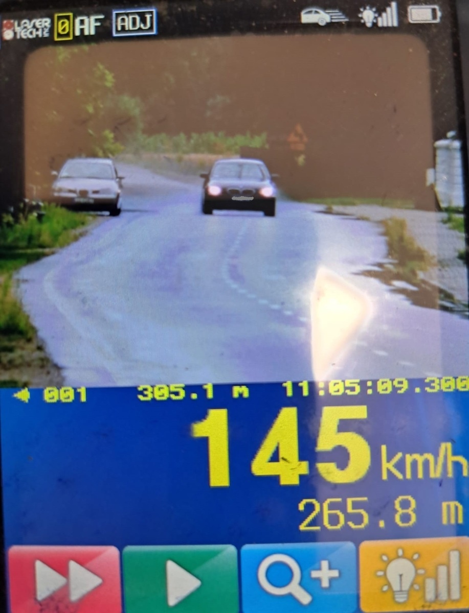 145 km/h w terenie zabudowanym. Kierowca był nietrzeźwy