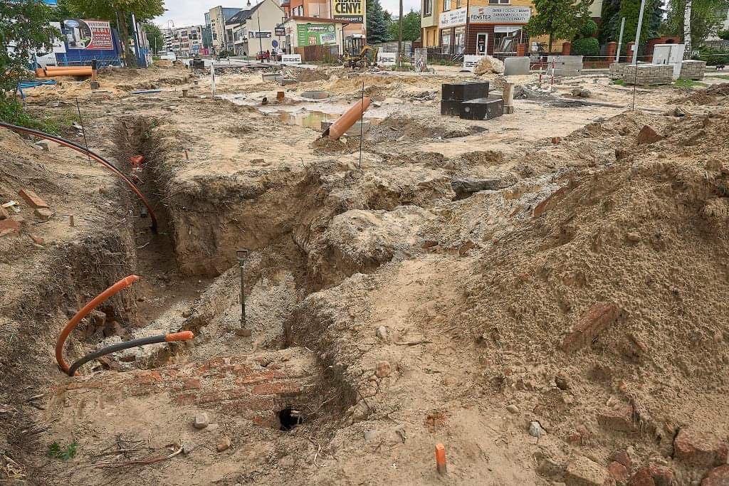 Odkrycie archeologiczne pod ul. Cmentarną.  Wstrzymano część prac przy rozbudowie drogi