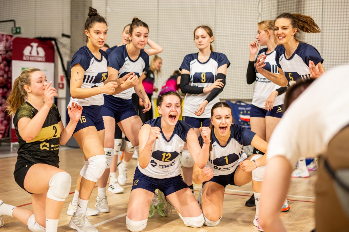 Siatkarki UwS na podium Akademickich Mistrzostw Polski